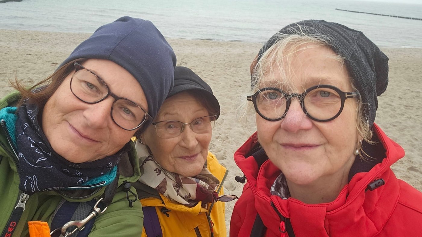 A shared moment by the sea